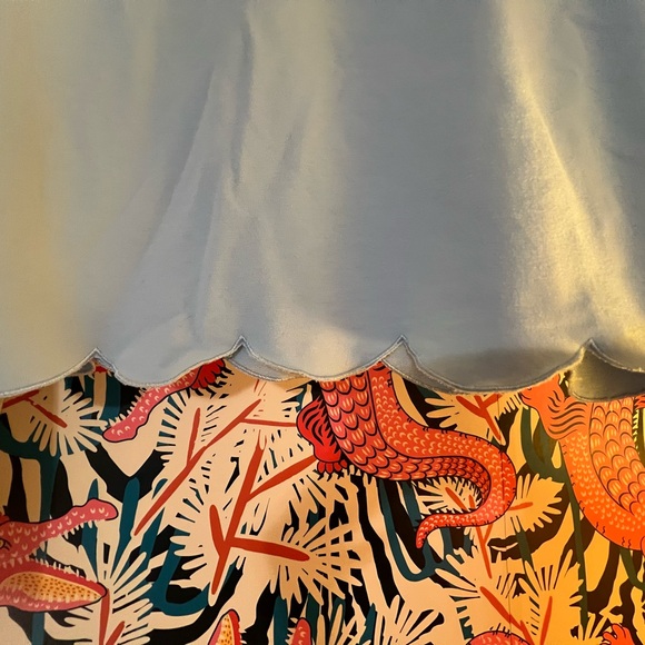 Baby blue long sleeve scalloped bottom shirt, slightly cropped - Picture 2 of 5